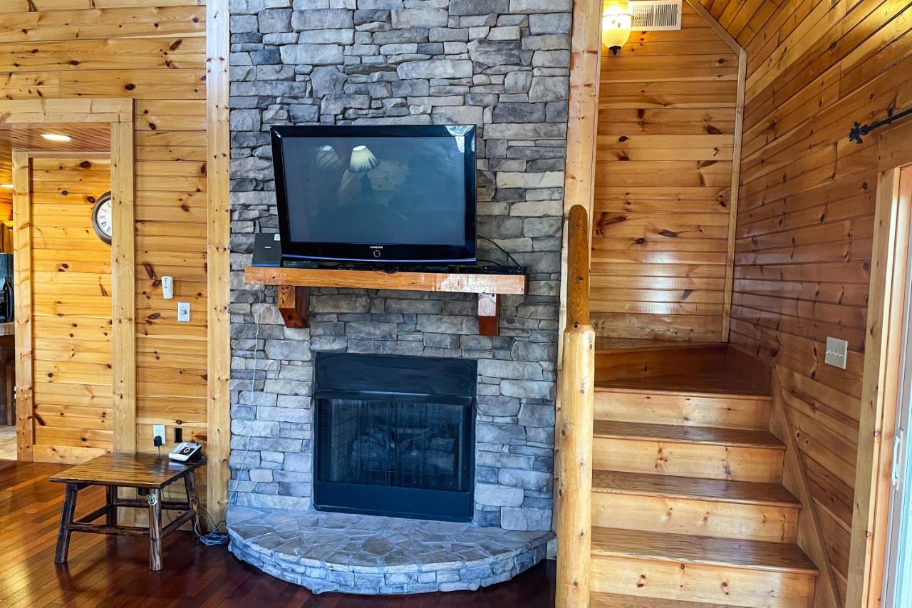 Black Bear Hideaway Cabin Gatlinburg Exterior photo