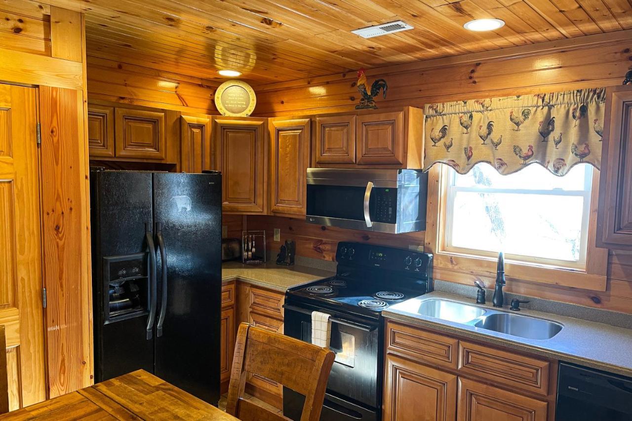 Black Bear Hideaway Cabin Gatlinburg Exterior photo
