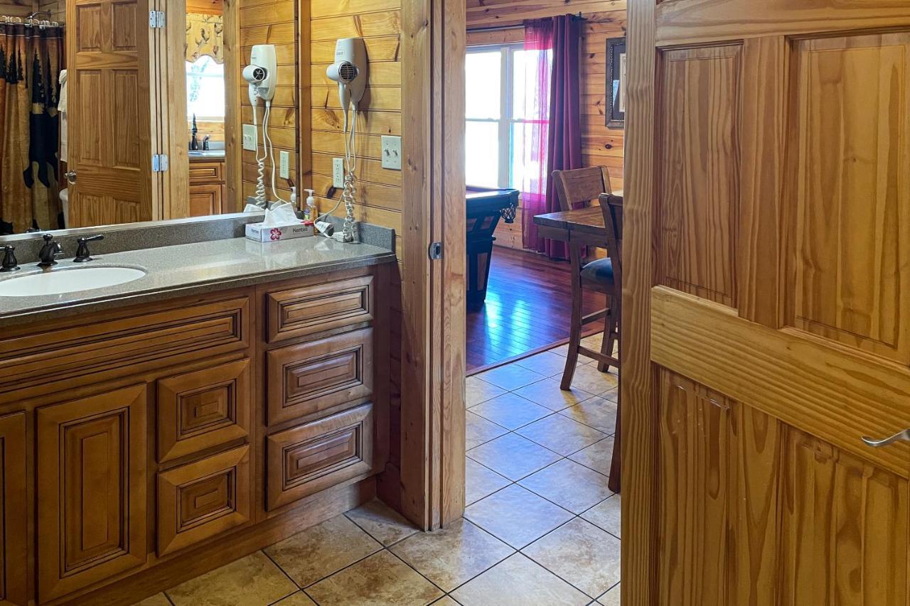 Black Bear Hideaway Cabin Gatlinburg Exterior photo