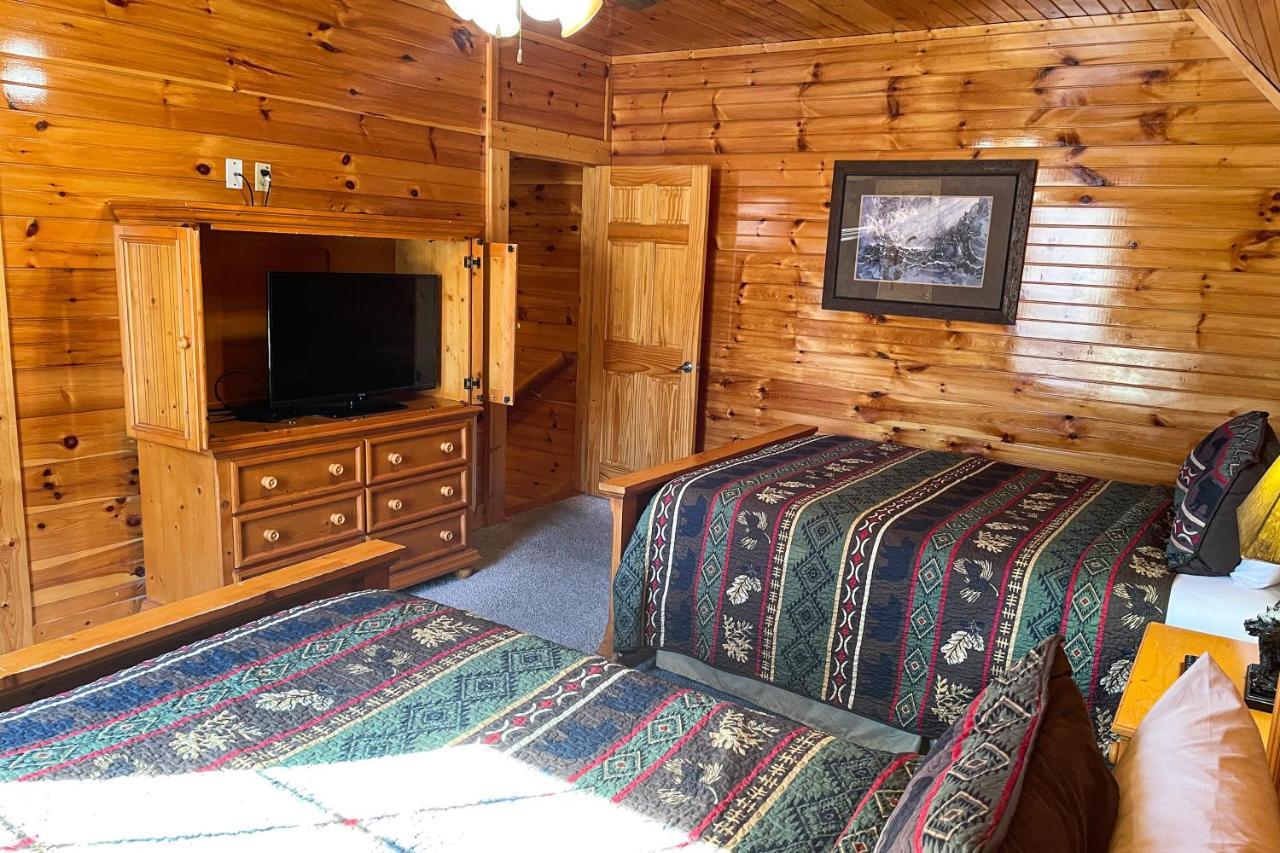 Black Bear Hideaway Cabin Gatlinburg Exterior photo