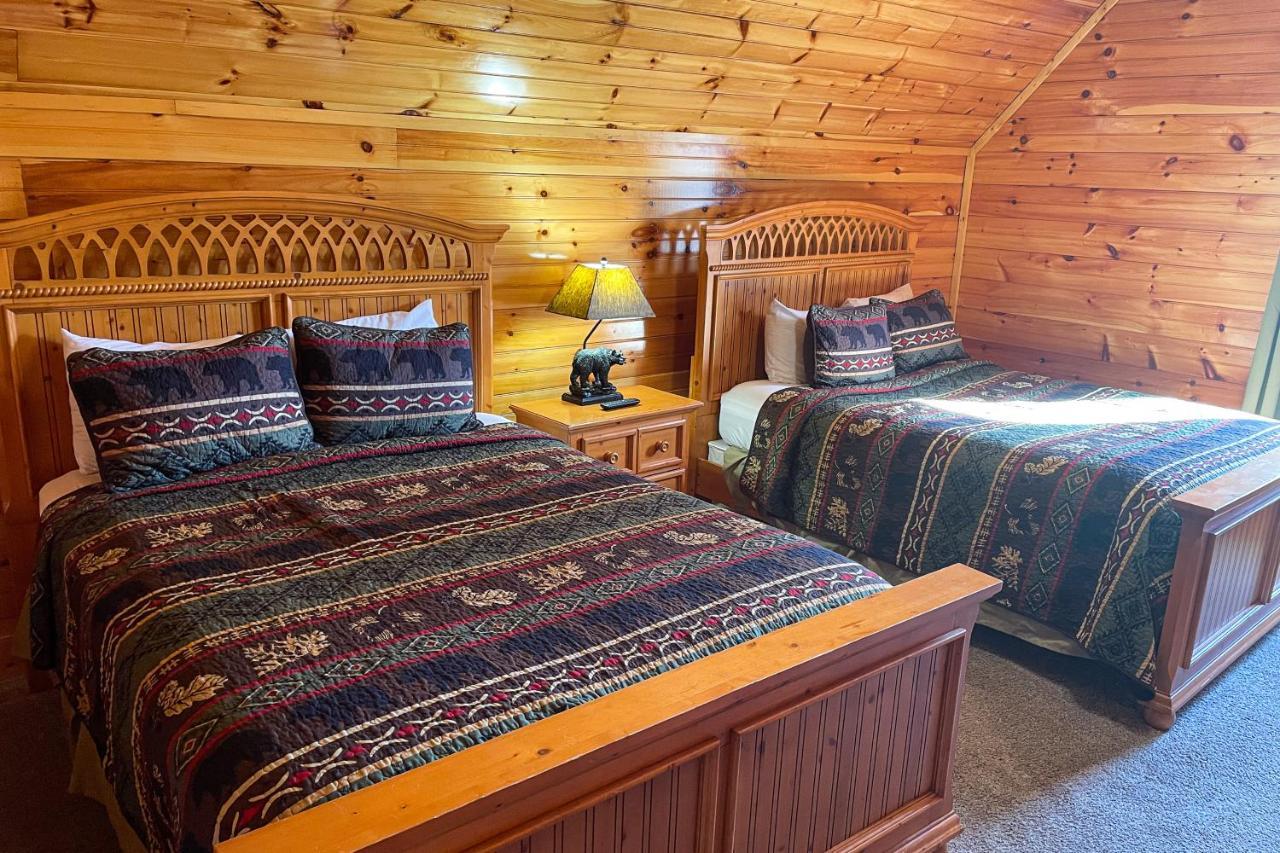 Black Bear Hideaway Cabin Gatlinburg Exterior photo