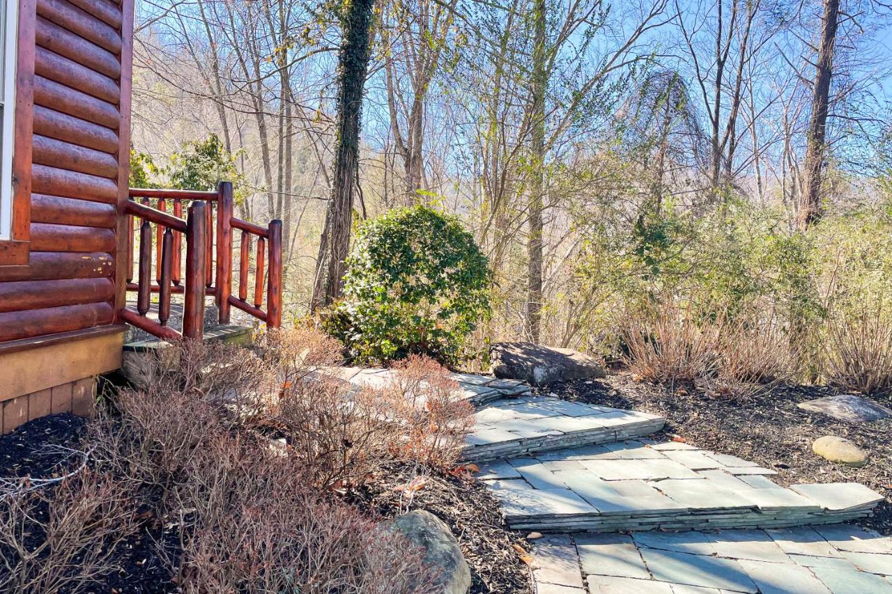 Black Bear Hideaway Cabin Gatlinburg Exterior photo